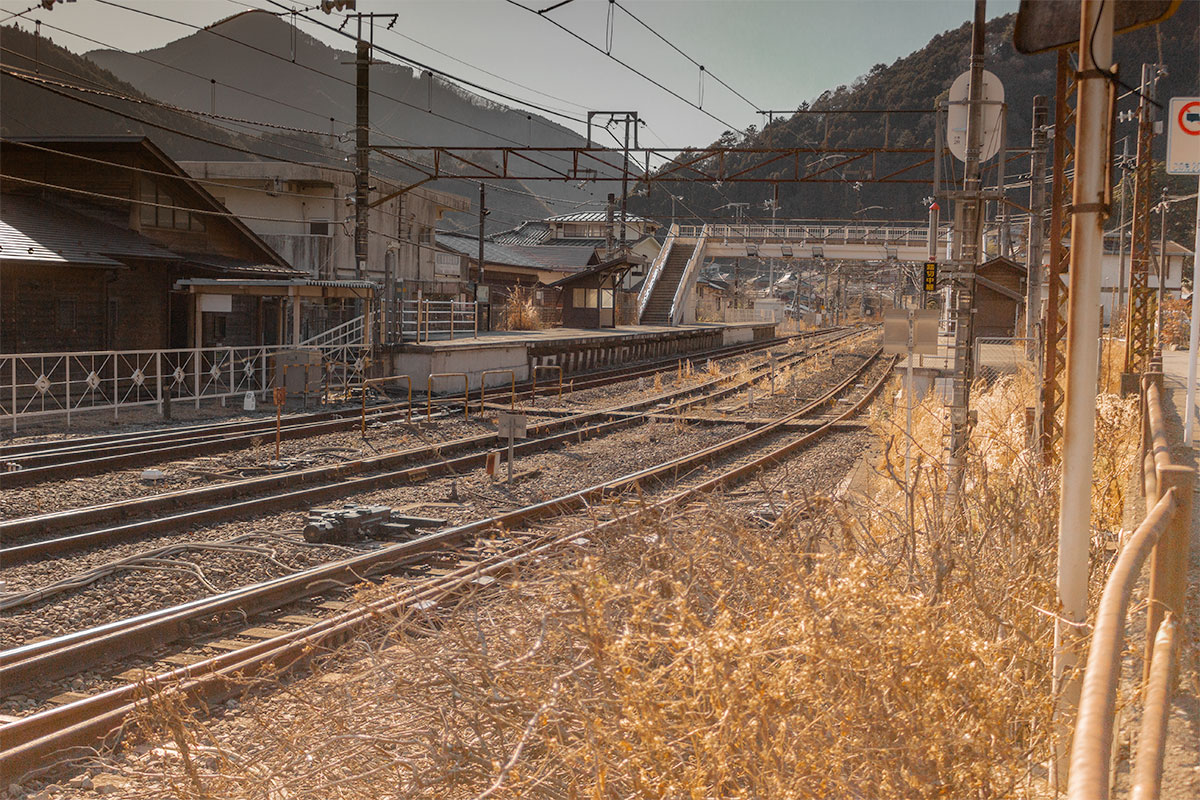 古里駅の線路の風景